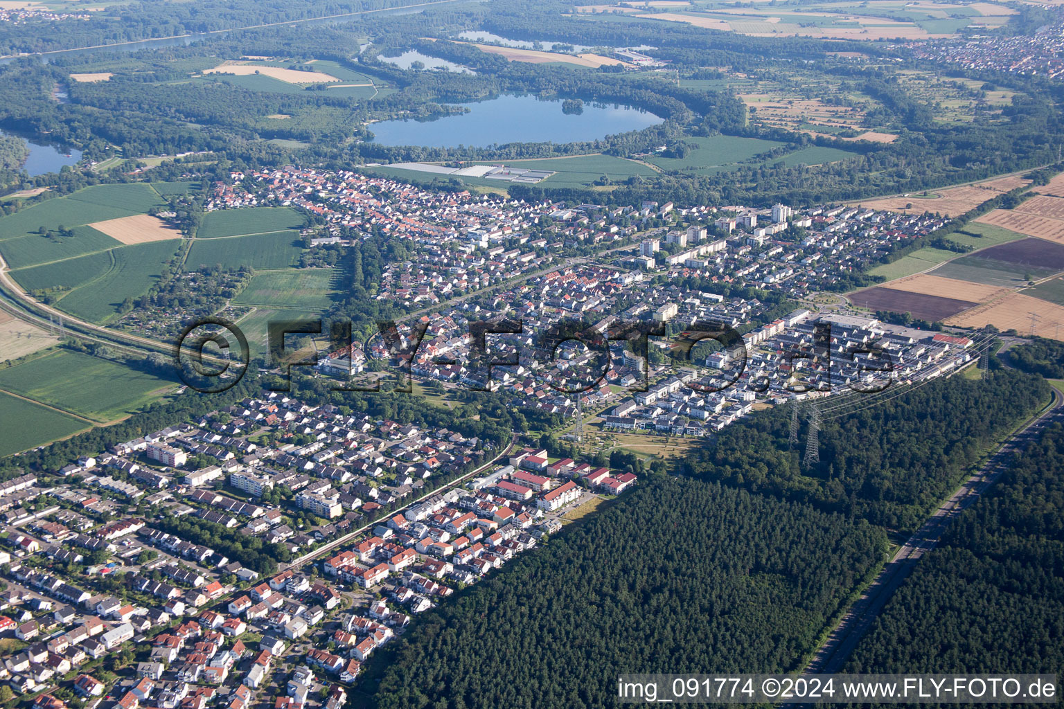 Vue oblique de Quartier Eggenstein in Eggenstein-Leopoldshafen dans le département Bade-Wurtemberg, Allemagne