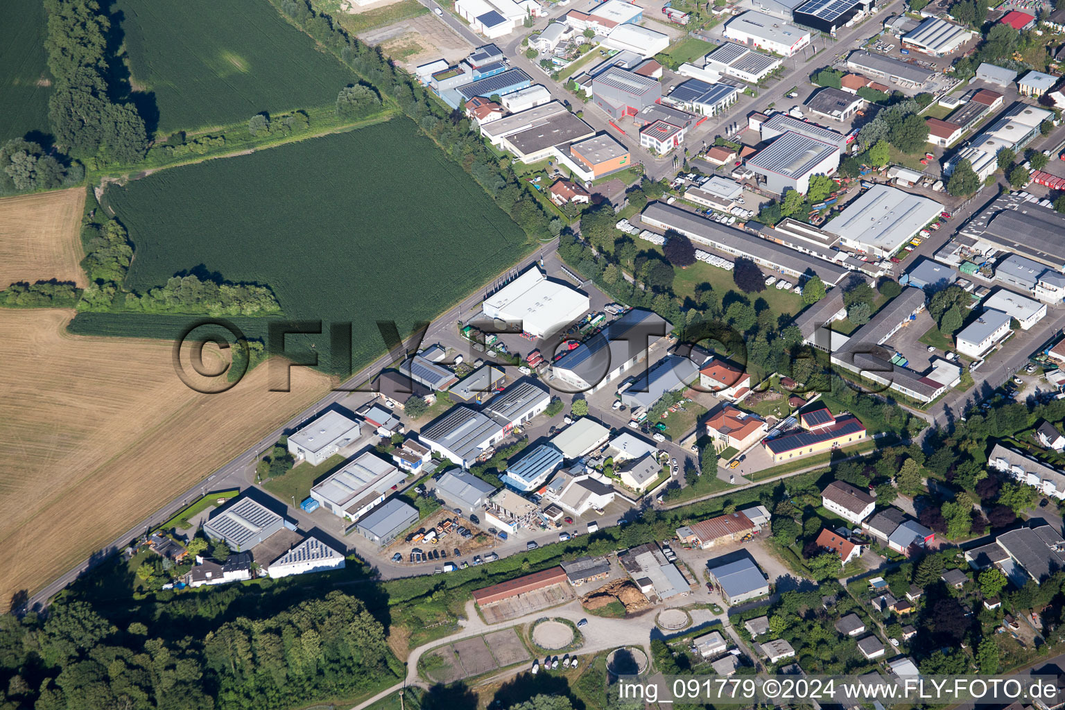 Vue d'oiseau de Quartier Eggenstein in Eggenstein-Leopoldshafen dans le département Bade-Wurtemberg, Allemagne