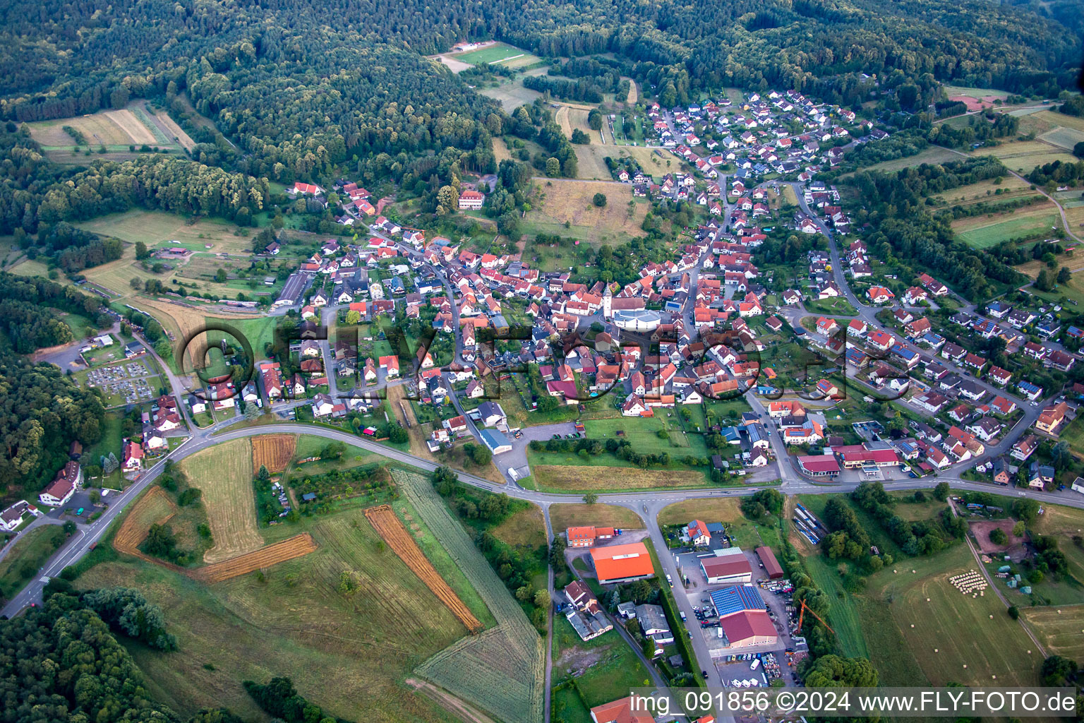 Vue aérienne de De l'est à le quartier Gossersweiler in Gossersweiler-Stein dans le département Rhénanie-Palatinat, Allemagne