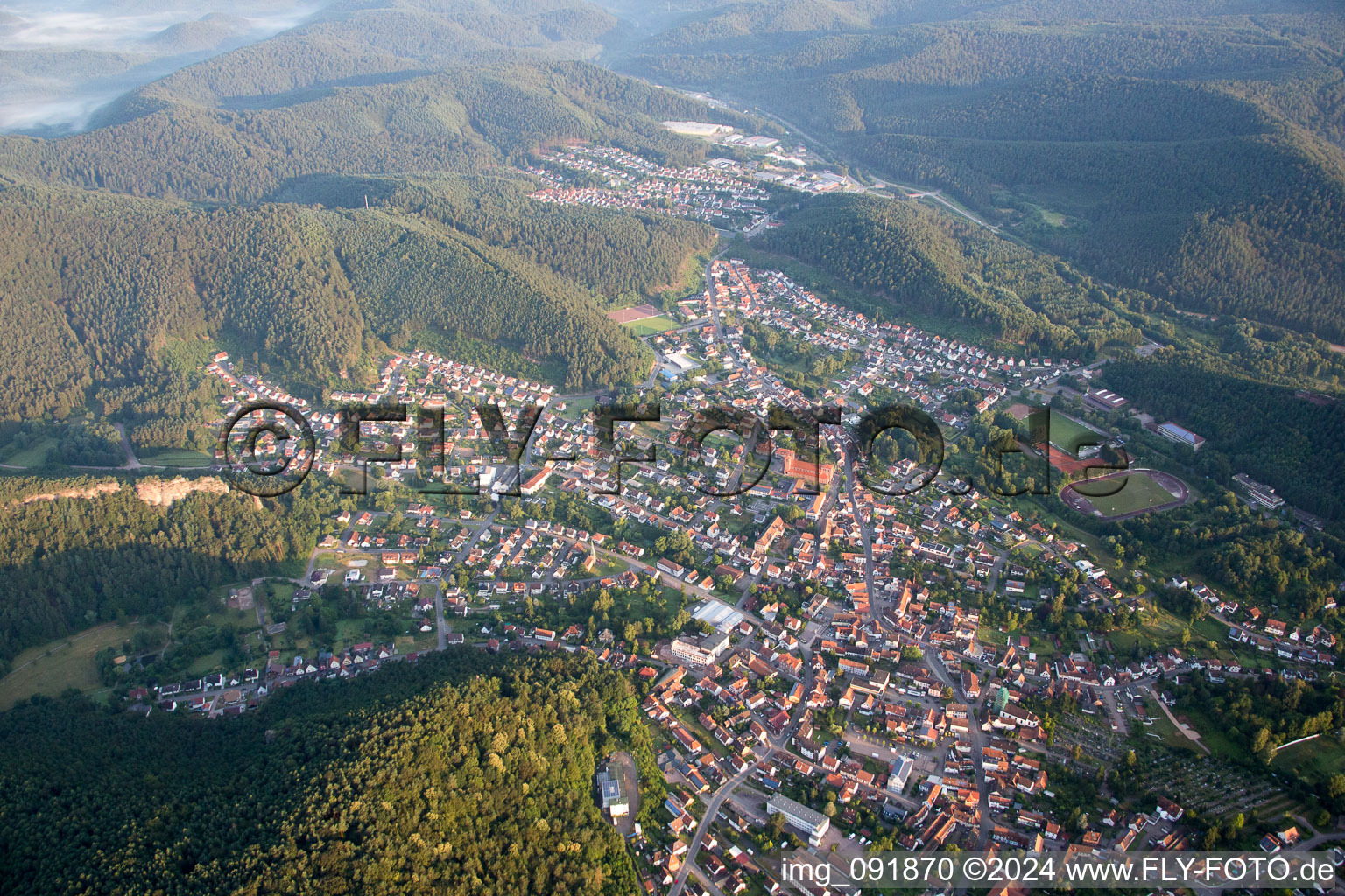 Vue d'oiseau de Hauenstein dans le département Rhénanie-Palatinat, Allemagne