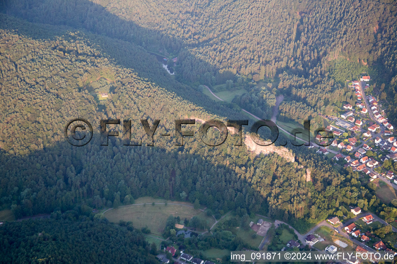 Hauenstein dans le département Rhénanie-Palatinat, Allemagne vue du ciel