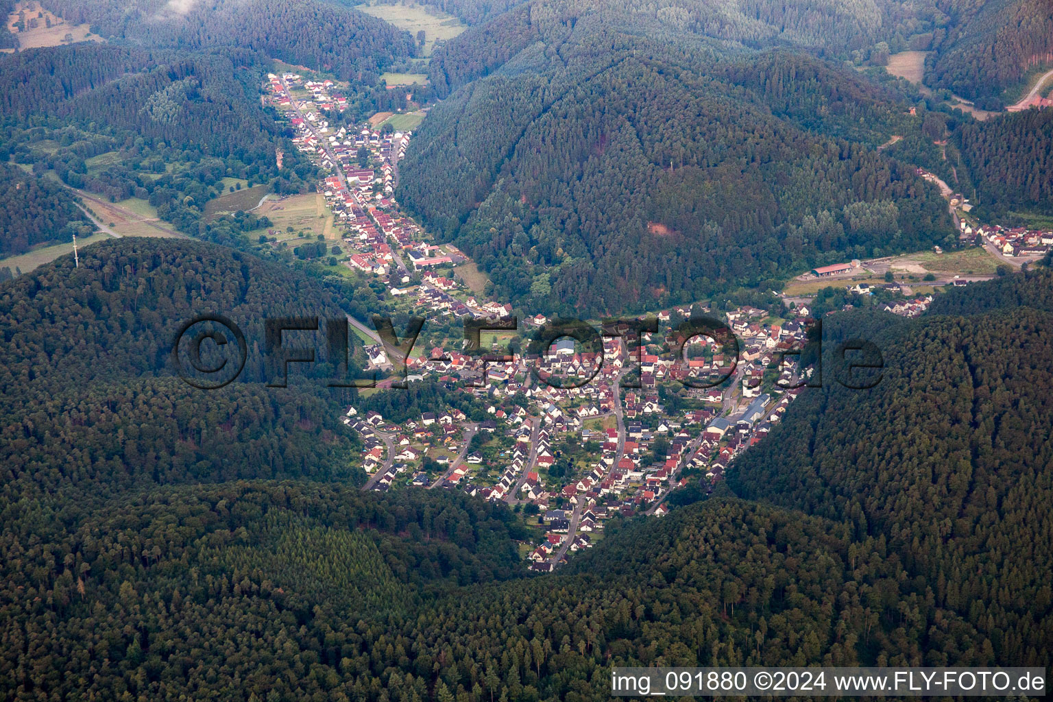 Vue aérienne de Quartier Kaltenbach in Hinterweidenthal dans le département Rhénanie-Palatinat, Allemagne