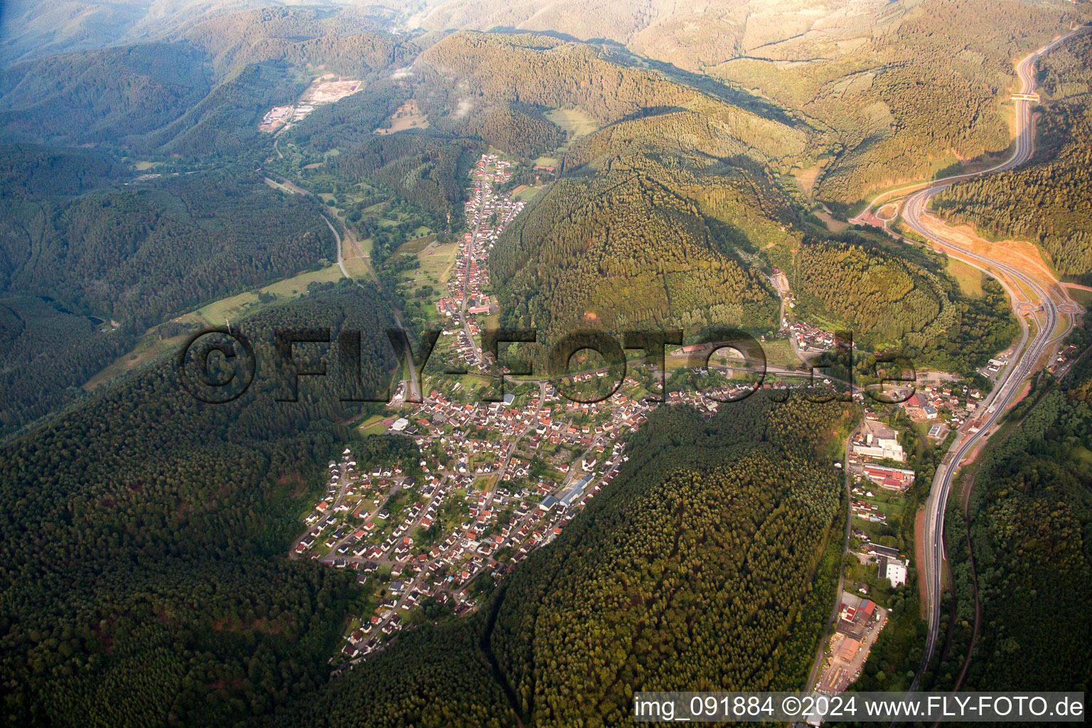 Vue oblique de Quartier Kaltenbach in Hinterweidenthal dans le département Rhénanie-Palatinat, Allemagne