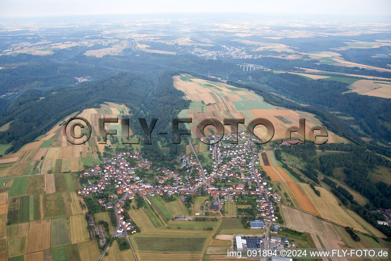 Vue aérienne de Champs agricoles et surfaces utilisables à Donsieders dans le département Rhénanie-Palatinat, Allemagne