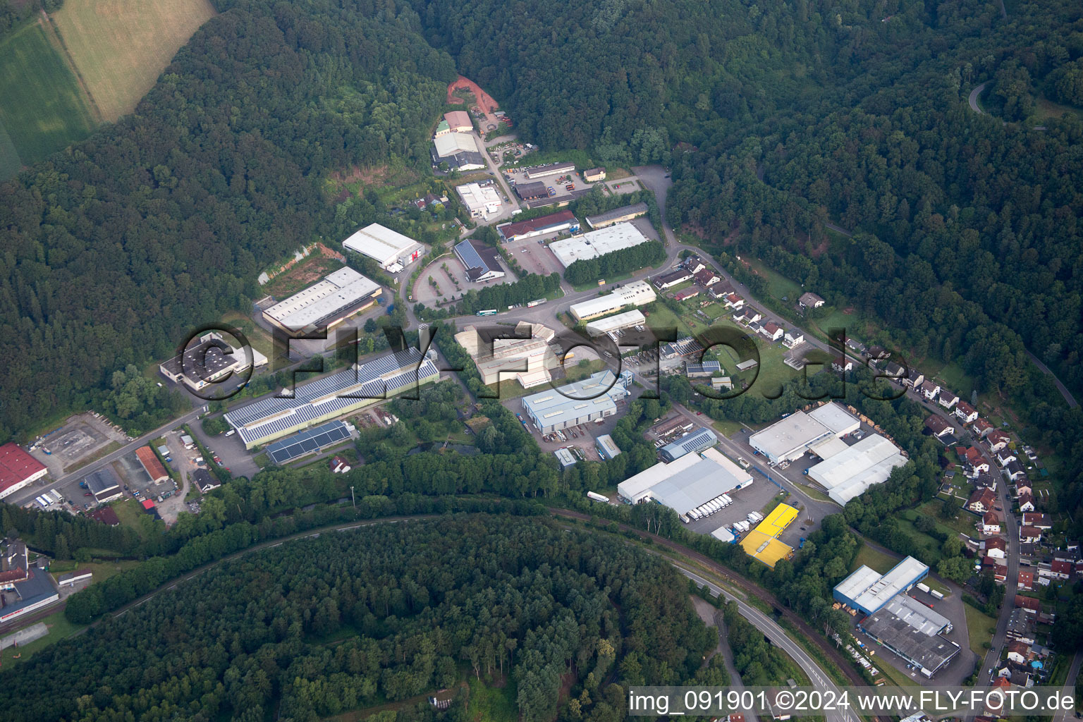 Vue aérienne de Quartier Burgalben in Waldfischbach-Burgalben dans le département Rhénanie-Palatinat, Allemagne