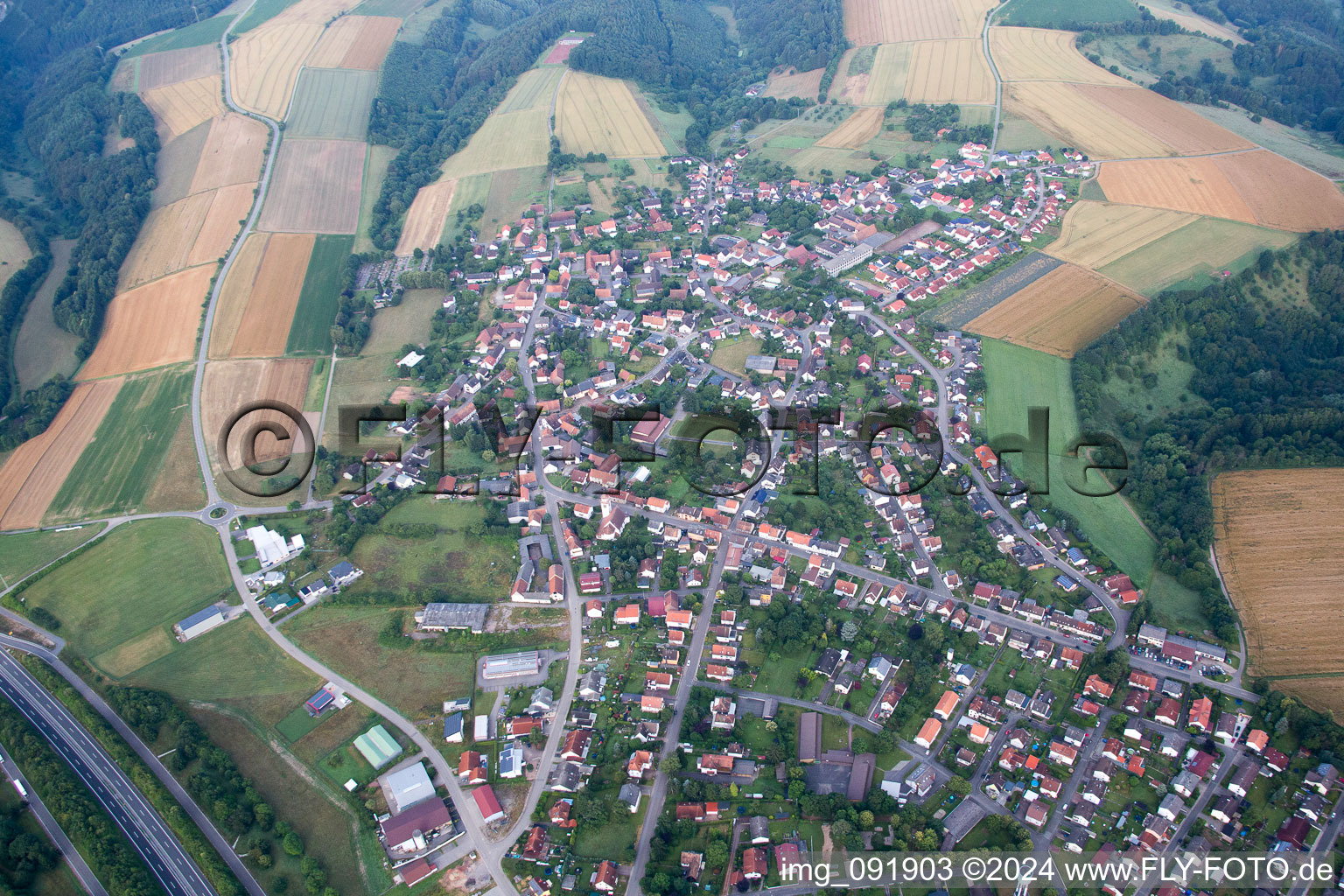 Vue aérienne de Höheinöd dans le département Rhénanie-Palatinat, Allemagne