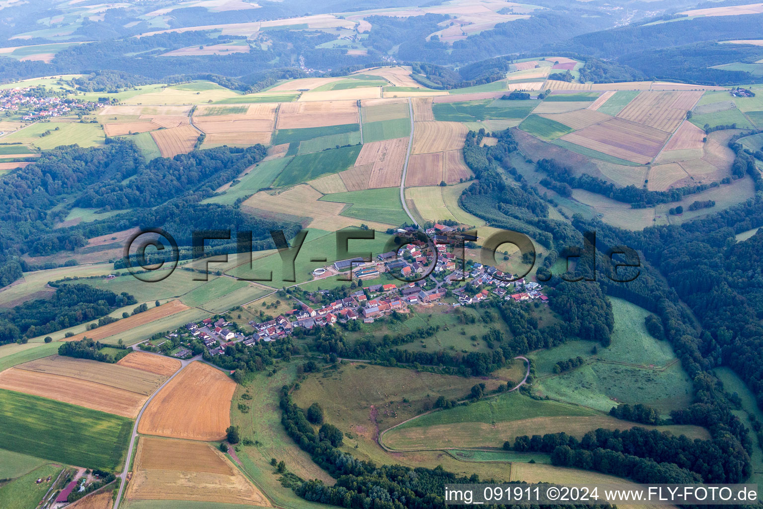 Vue aérienne de Champs agricoles et surfaces utilisables à Schauerberg dans le département Rhénanie-Palatinat, Allemagne