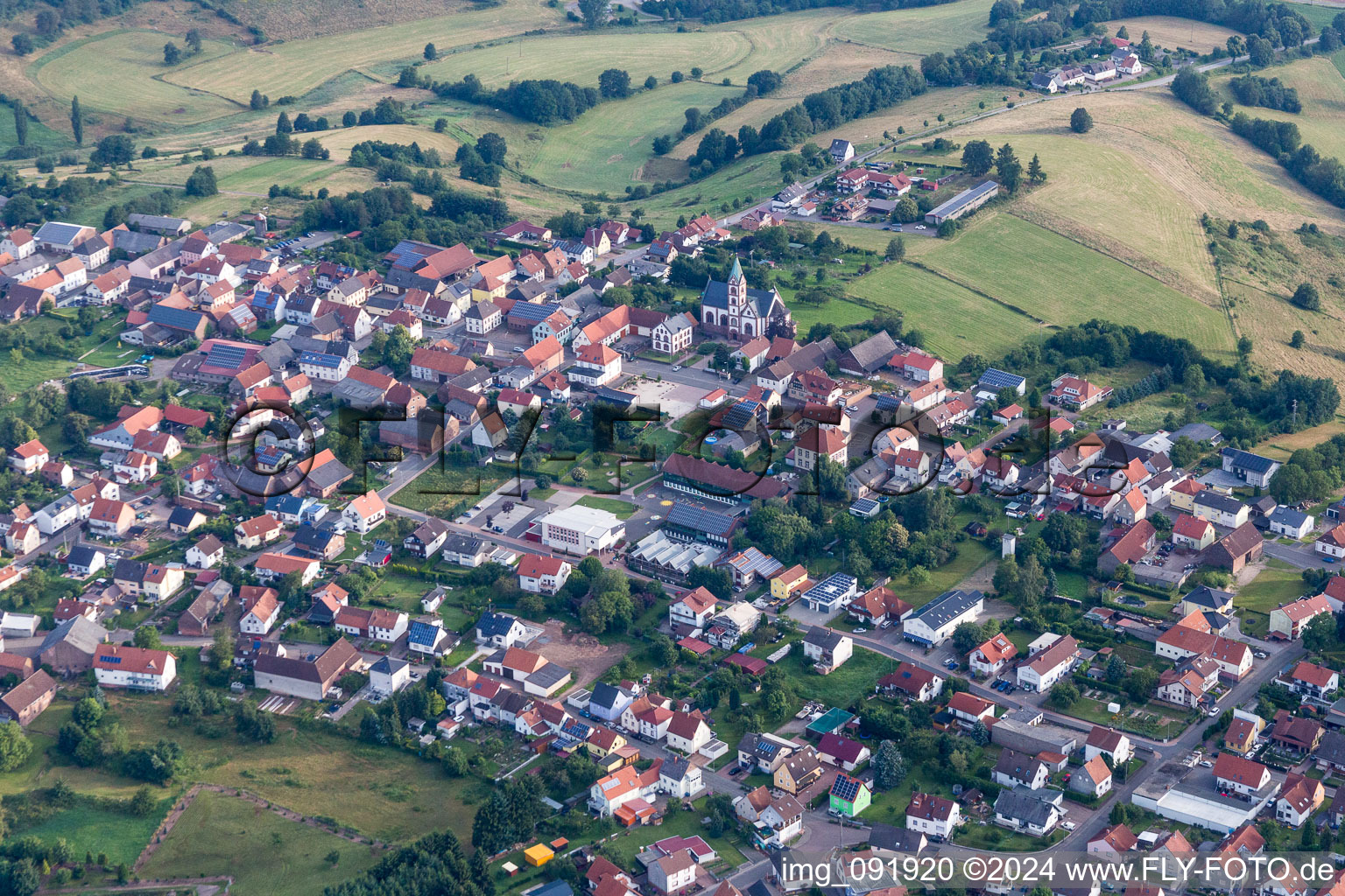 Vue aérienne de Vue sur le village à Martinshöhe dans le département Rhénanie-Palatinat, Allemagne