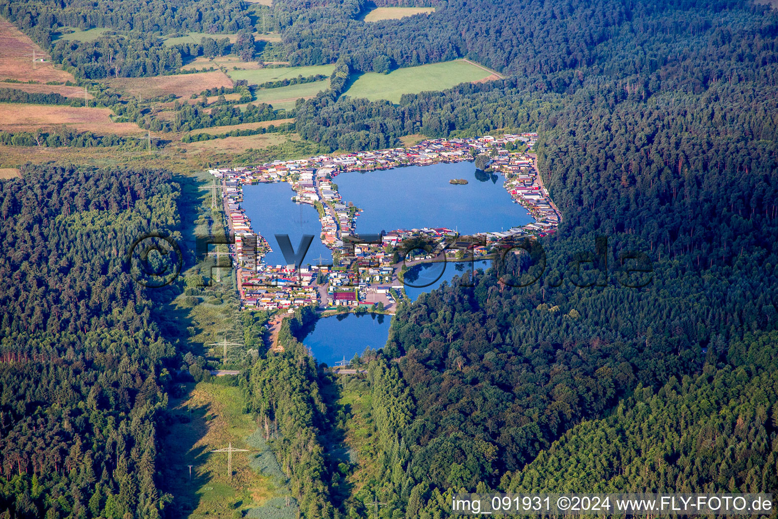 Vue aérienne de Camping Königsbruch au bord de quatre étangs à Homburg dans le département Sarre, Allemagne