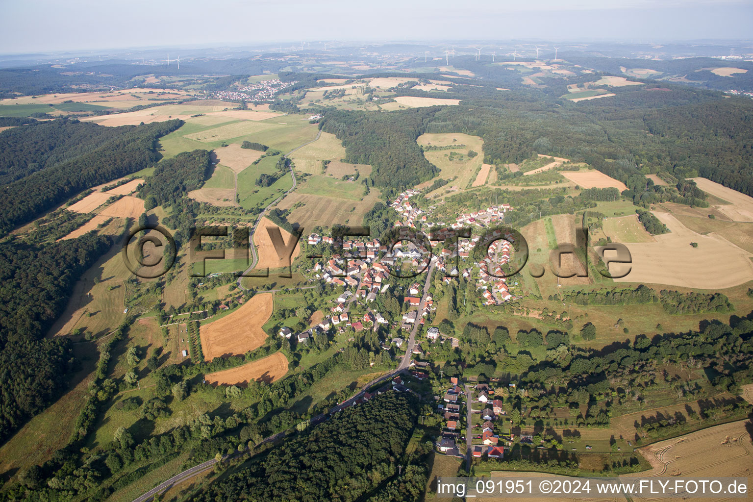 Vue aérienne de Champs agricoles et surfaces utilisables à Frohnhofen dans le département Rhénanie-Palatinat, Allemagne