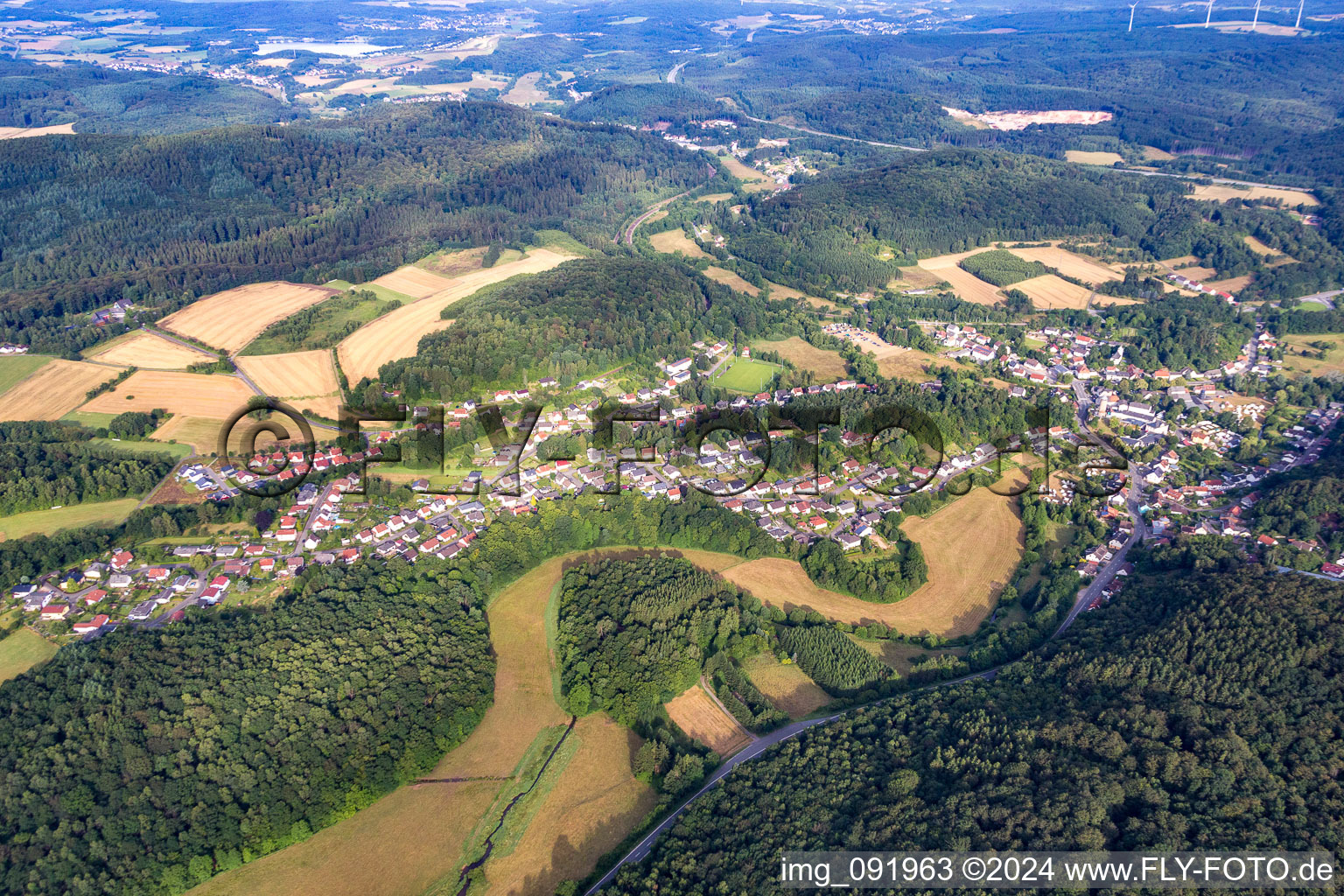 Vue aérienne de Champs agricoles et surfaces utilisables à Nohfelden dans le département Sarre, Allemagne