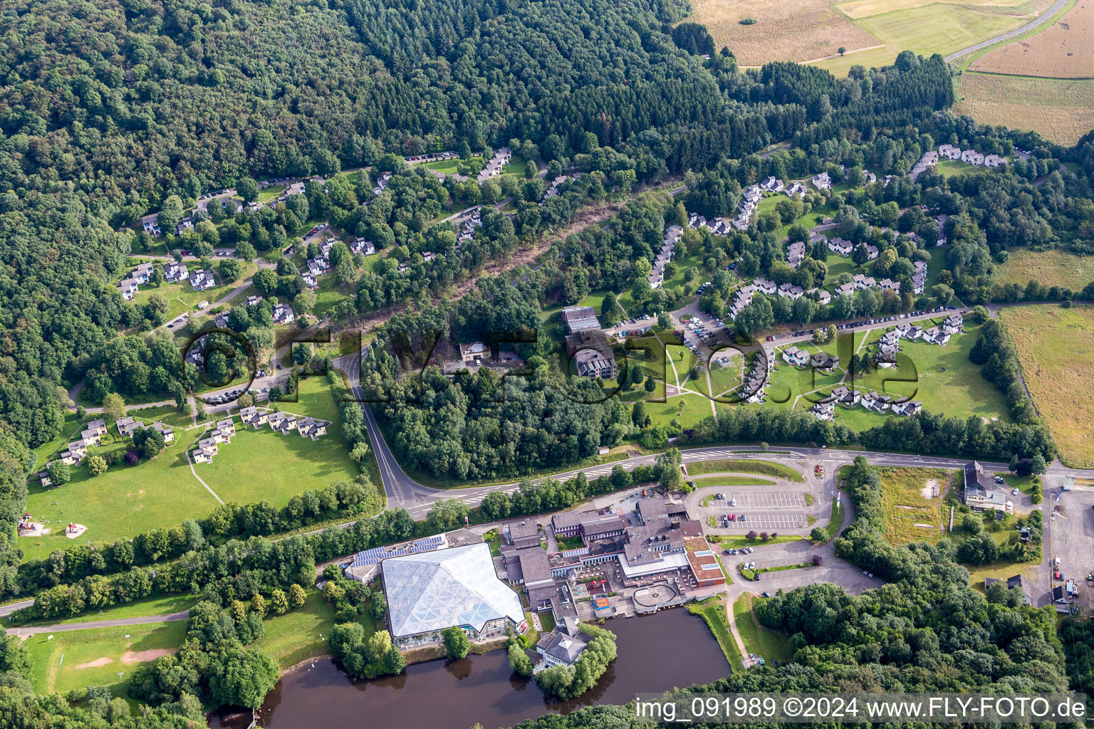 Photographie aérienne de Complexe de maisons de vacances dans le parc de vacances Ferienpark Hambachtal à Oberhambach dans le département Rhénanie-Palatinat, Allemagne