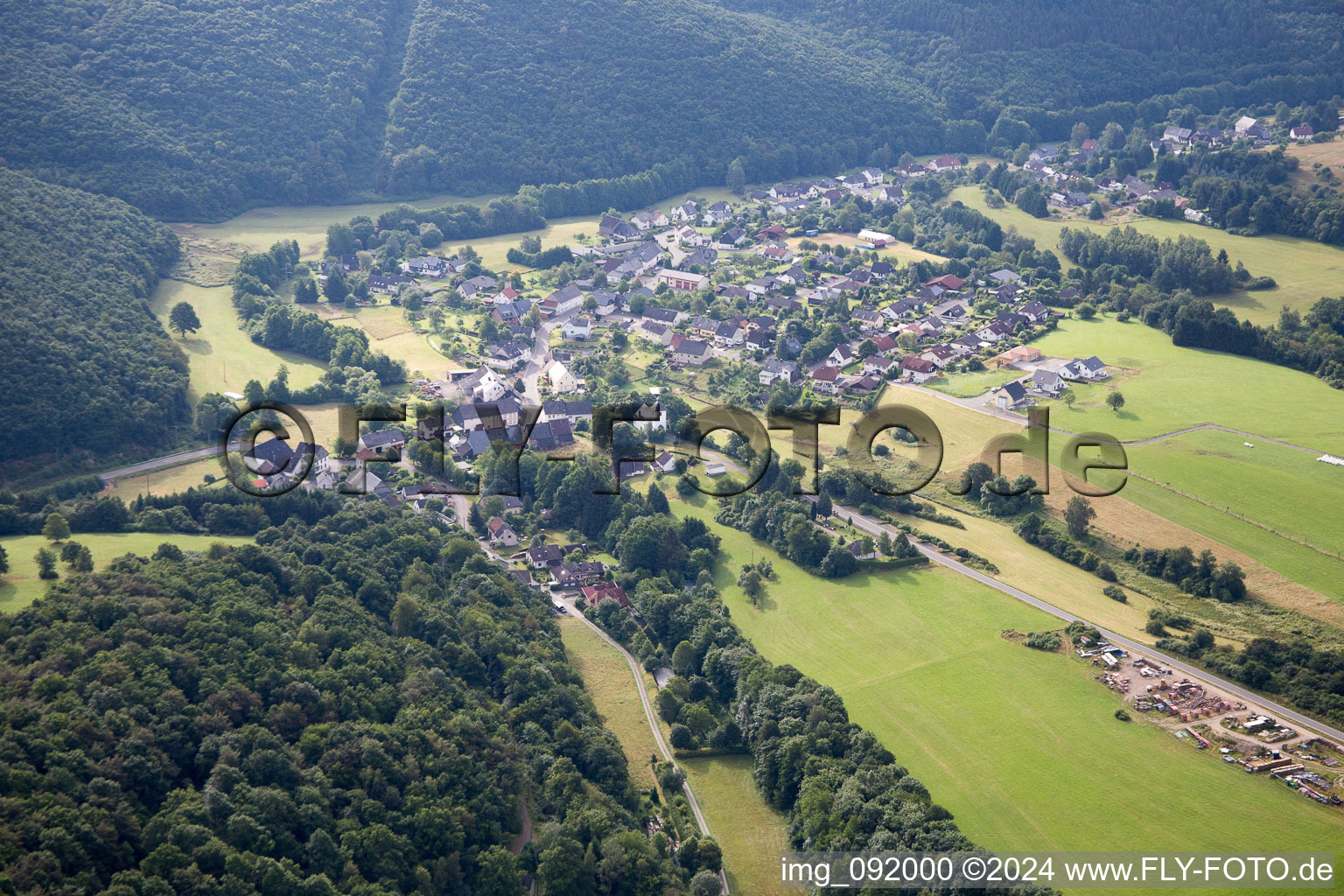 Vue aérienne de Siesbach dans le département Rhénanie-Palatinat, Allemagne