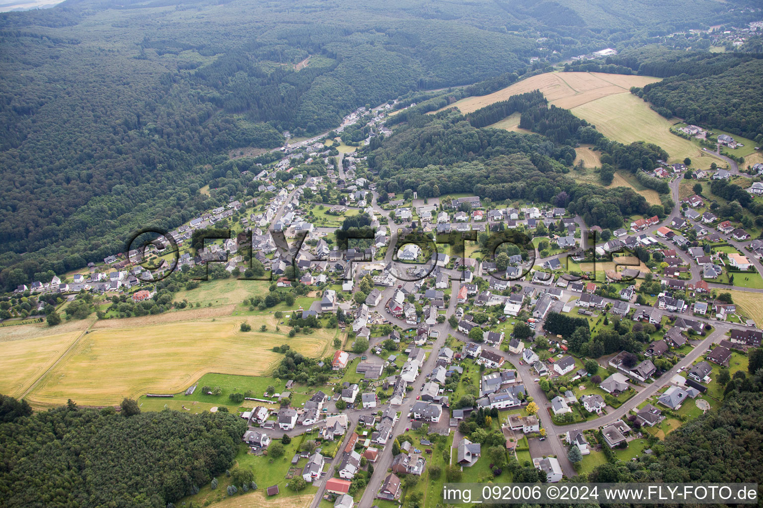 Vue aérienne de Kirschweiler dans le département Rhénanie-Palatinat, Allemagne