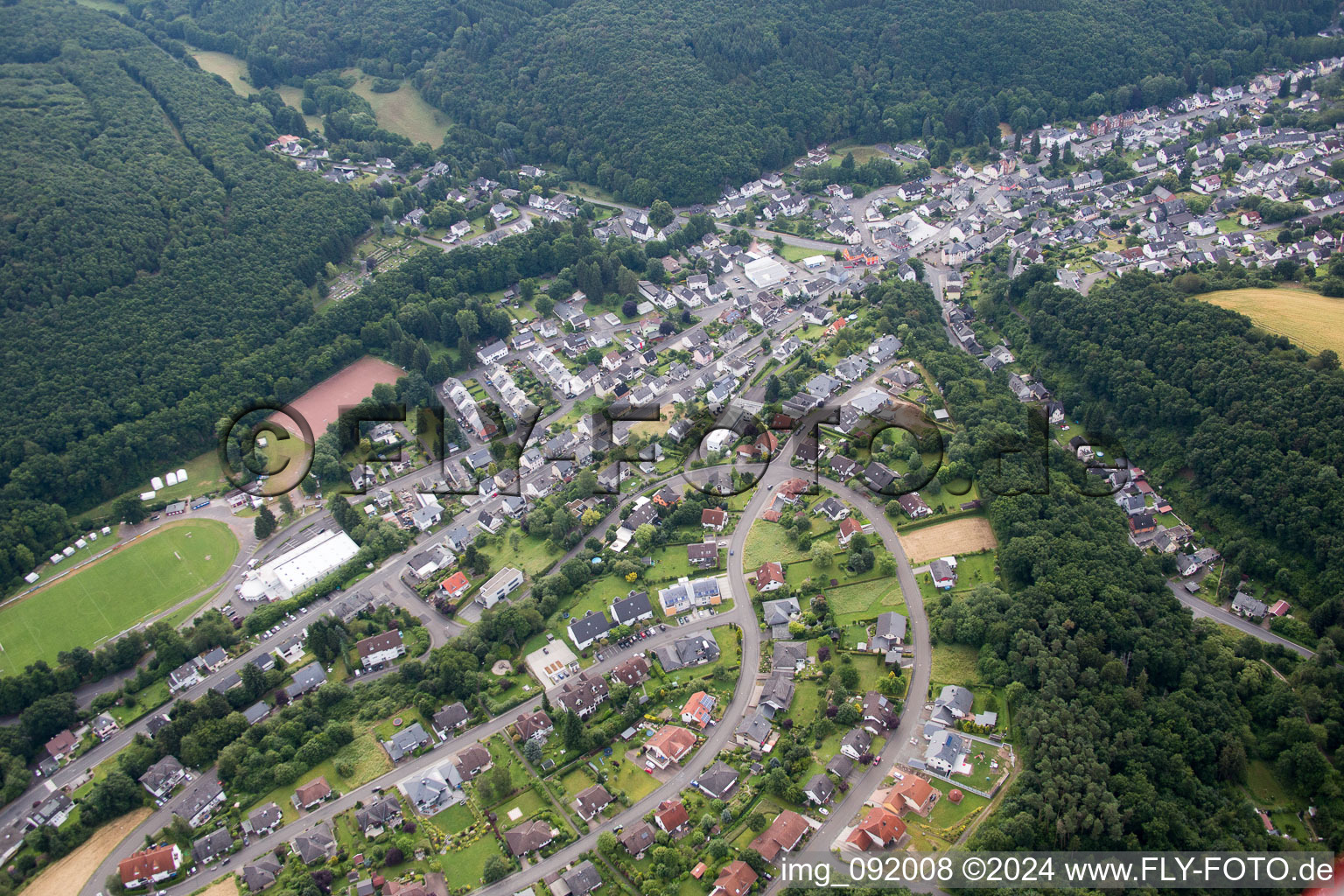 Vue aérienne de Tiefenstein dans le département Rhénanie-Palatinat, Allemagne