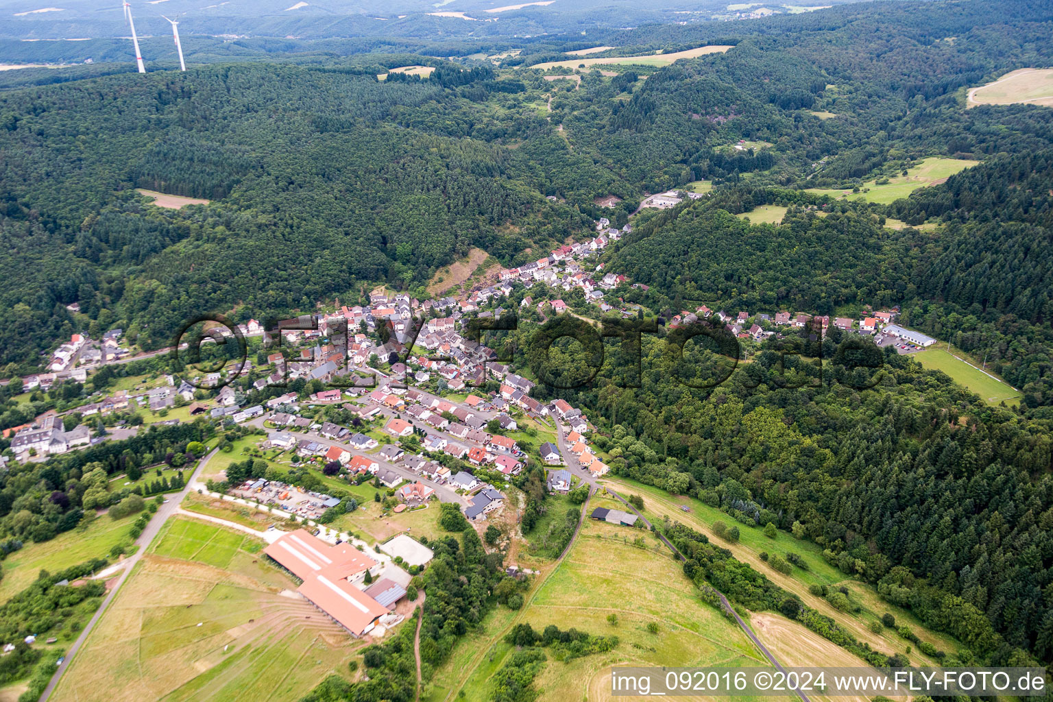 Vue aérienne de Dans le quartier Kirchenbollenbach à Idar-Oberstein à Kirchenbollenbach dans le département Rhénanie-Palatinat, Allemagne