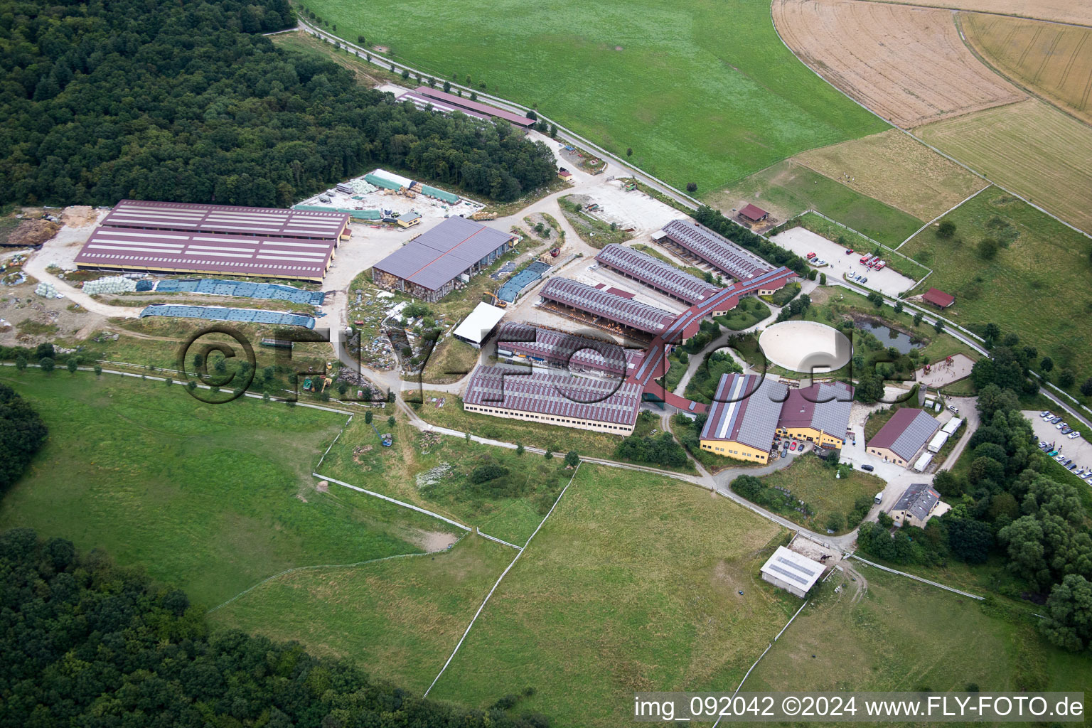 Vue aérienne de Centre équestre - centre équestre - écuries L'écurie - salon Hobstätterhof à Einöllen dans le département Rhénanie-Palatinat, Allemagne