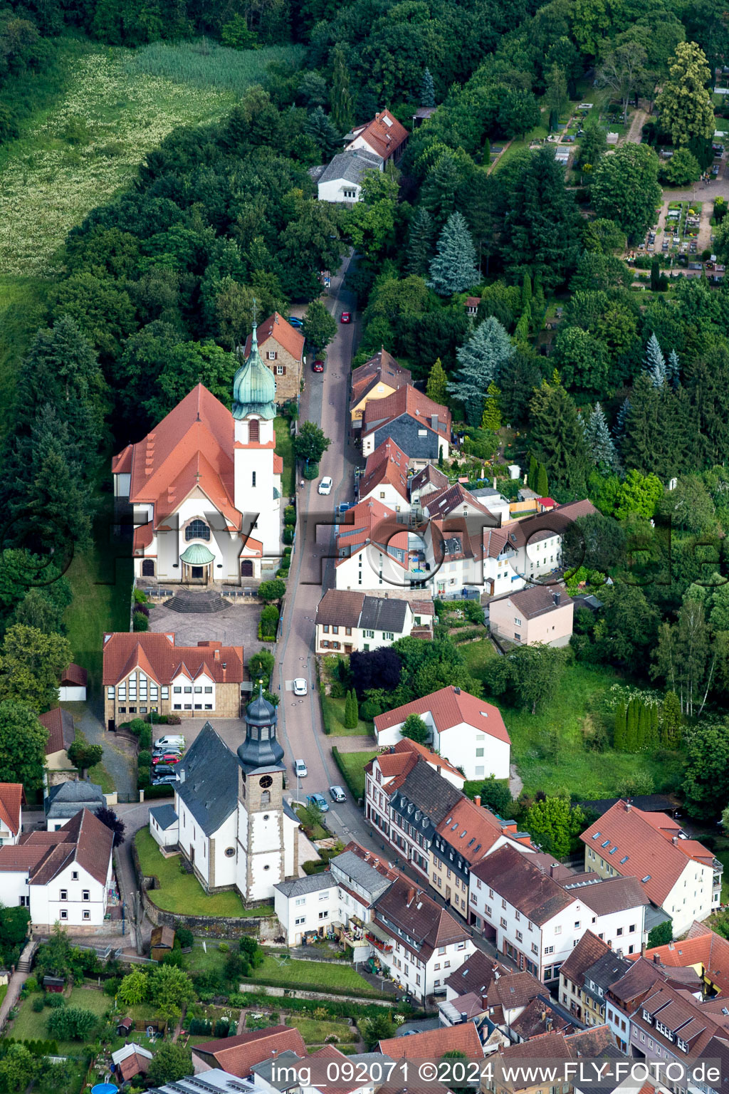 Photographie aérienne de Église catholique du Sacré-Cœur à Winnweiler dans le département Rhénanie-Palatinat, Allemagne