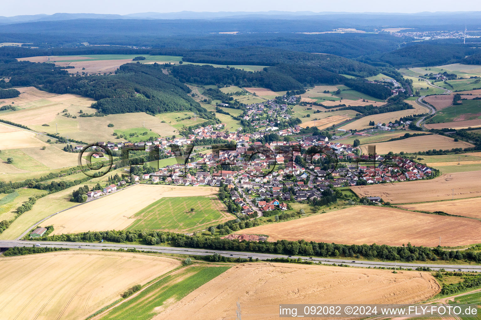 Vue aérienne de Champs agricoles et surfaces utilisables à le quartier Münchweiler in Münchweiler an der Alsenz dans le département Rhénanie-Palatinat, Allemagne