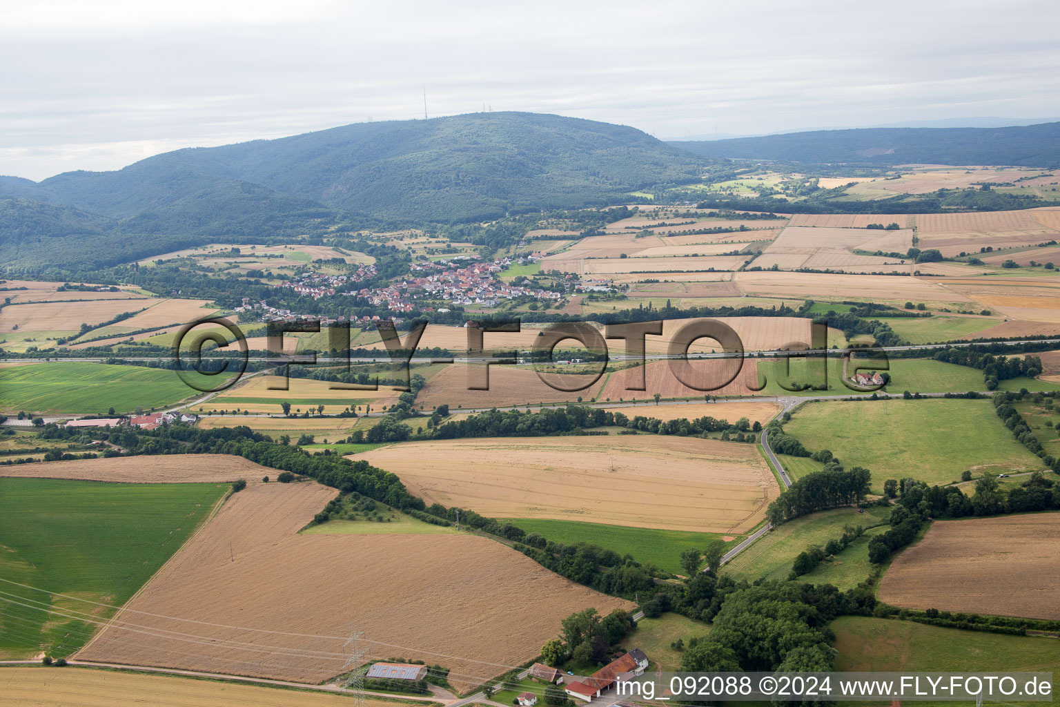 Vue oblique de Steinbach am Donnersberg dans le département Rhénanie-Palatinat, Allemagne