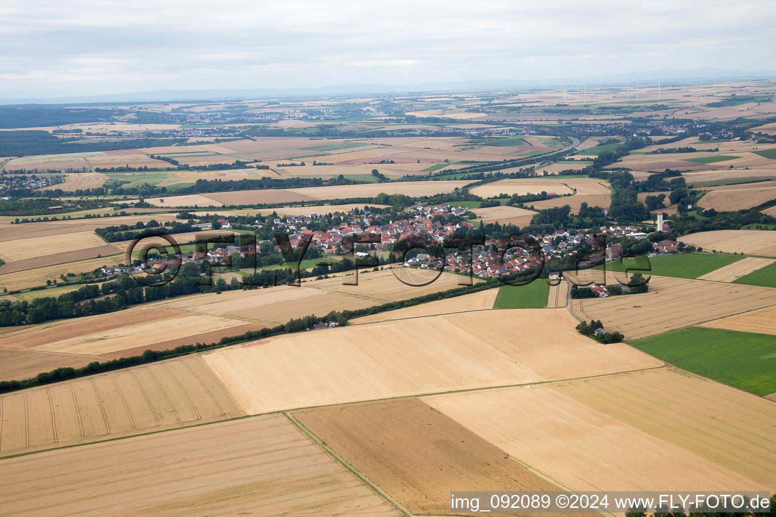 Vue aérienne de Vue sur le village à Dreisen dans le département Rhénanie-Palatinat, Allemagne