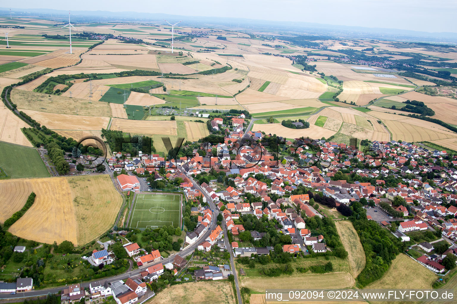 Vue aérienne de Champs agricoles et surfaces utilisables à Kerzenheim dans le département Rhénanie-Palatinat, Allemagne