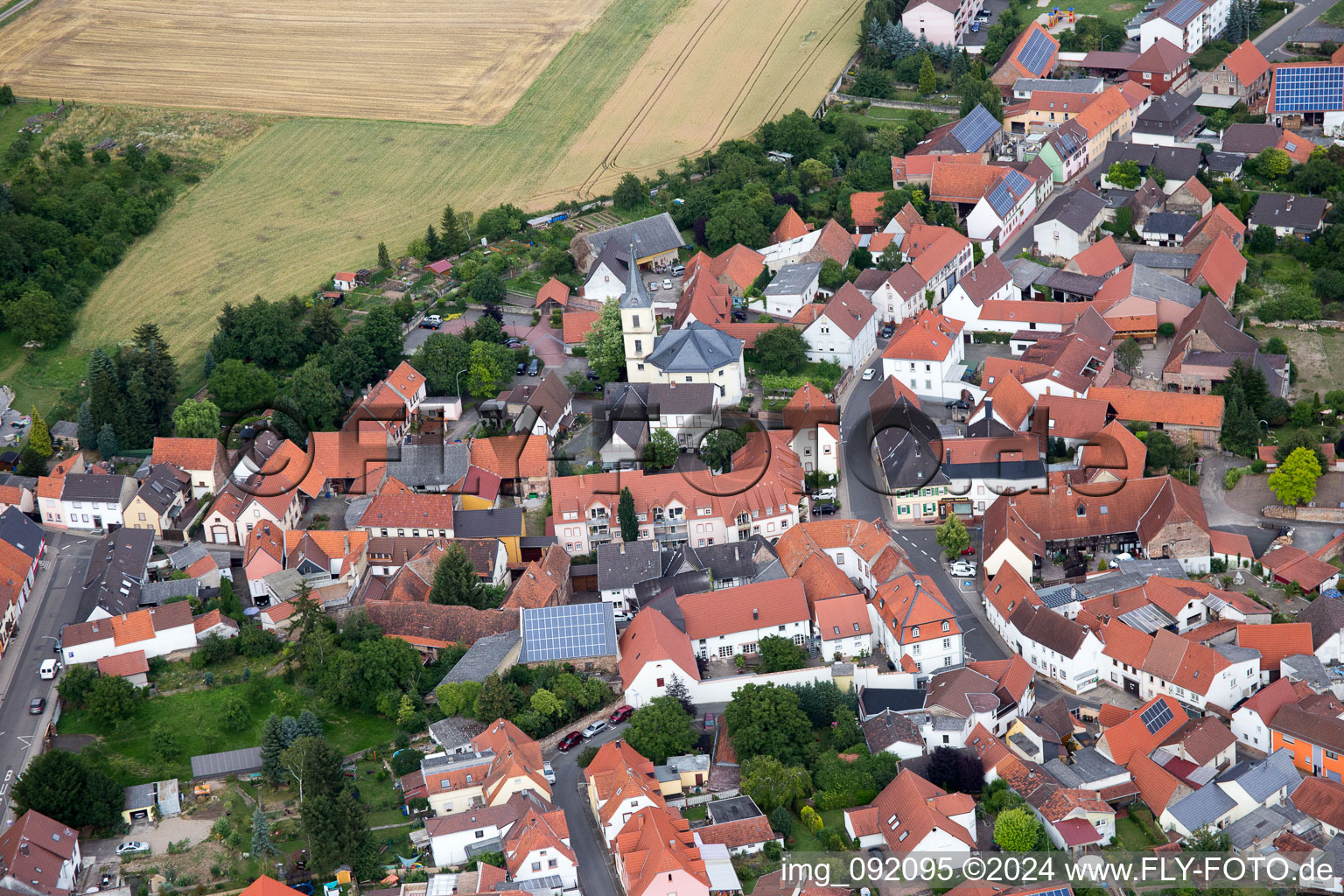 Kerzenheim dans le département Rhénanie-Palatinat, Allemagne hors des airs