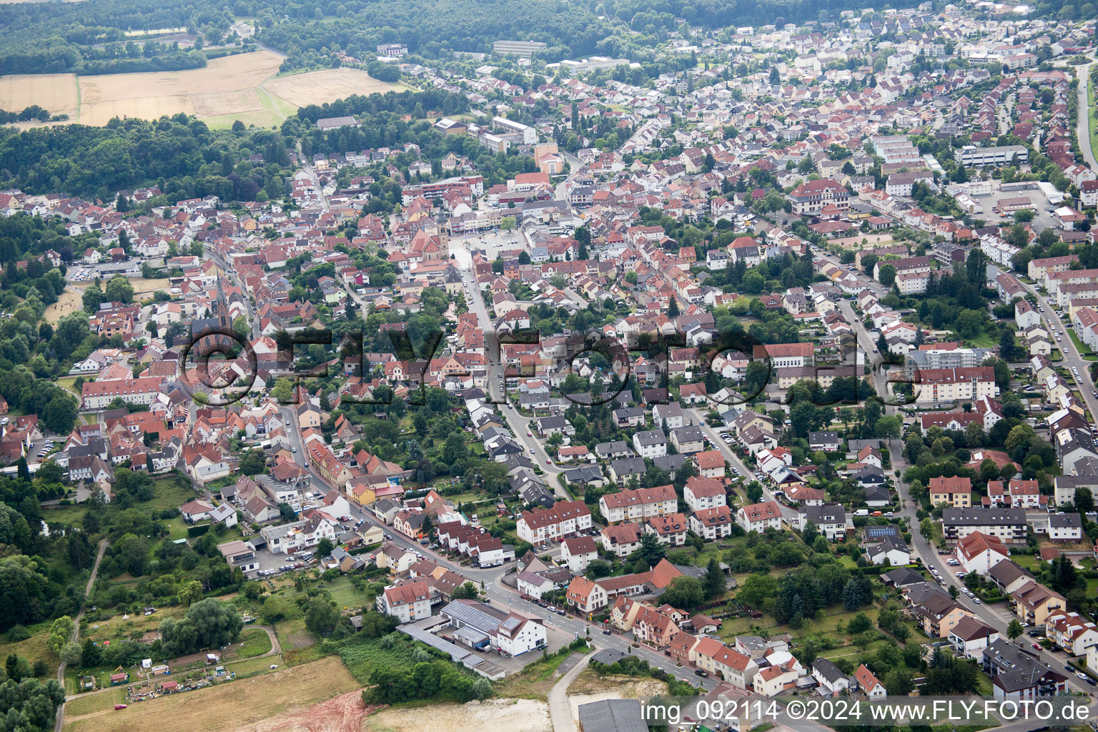 Eisenberg dans le département Rhénanie-Palatinat, Allemagne du point de vue du drone