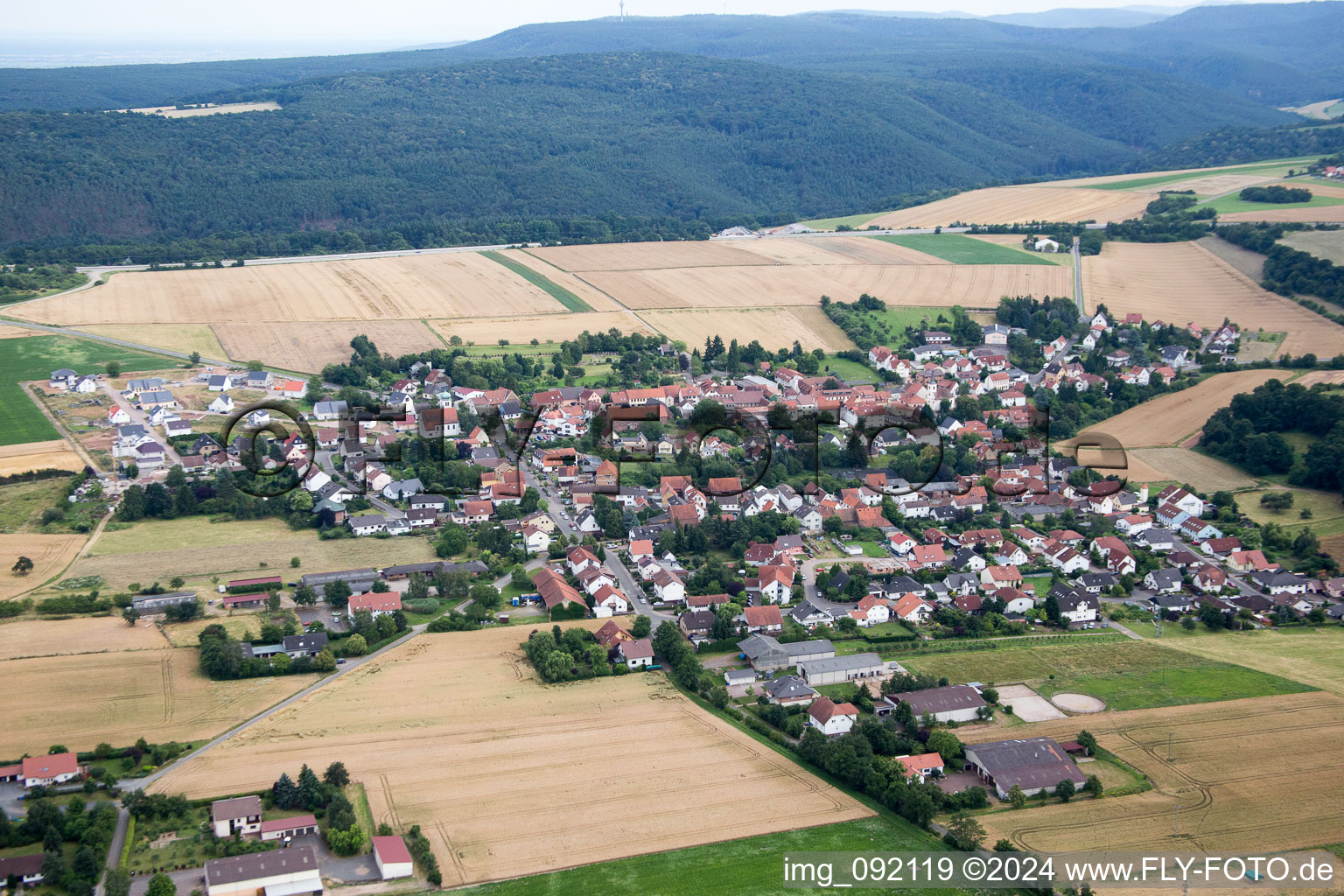 Vue aérienne de Tiefenthal dans le département Rhénanie-Palatinat, Allemagne