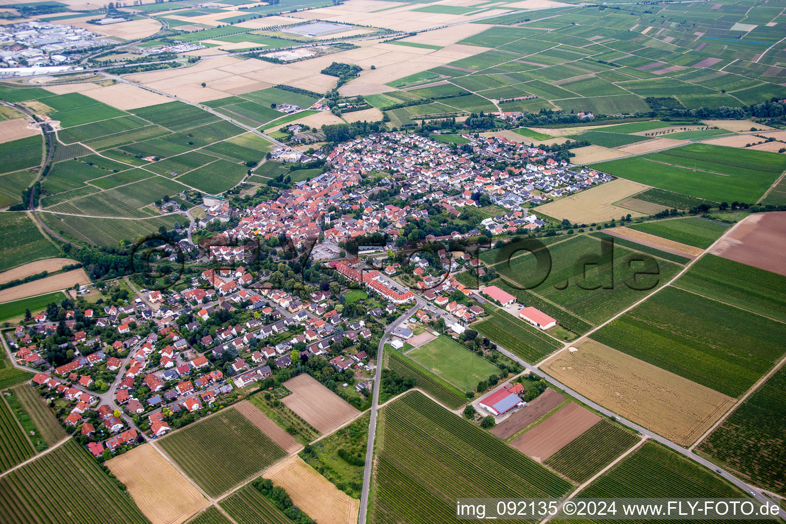 Vue aérienne de Quartier Jerusalemsberg in Kirchheim an der Weinstraße dans le département Rhénanie-Palatinat, Allemagne