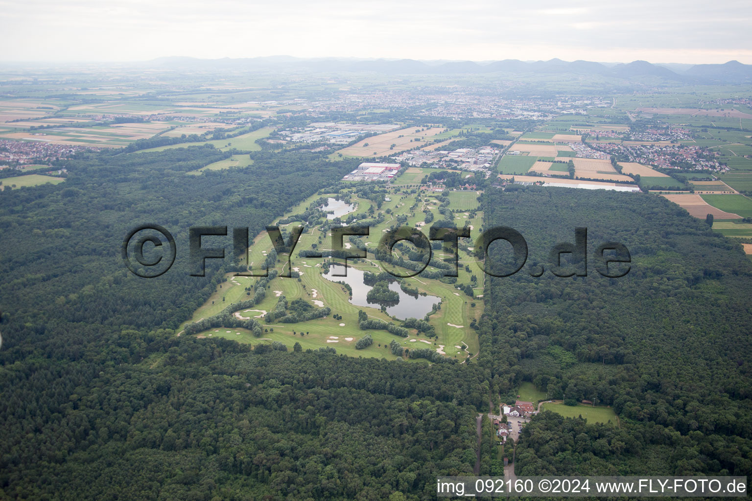 Vue aérienne de Golf à Essingen dans le département Rhénanie-Palatinat, Allemagne