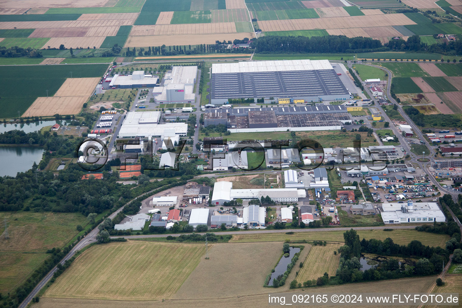 Vue aérienne de Zone industrielle de l'Est à Offenbach an der Queich dans le département Rhénanie-Palatinat, Allemagne