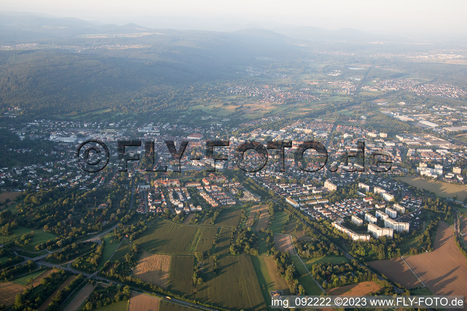 Vue aérienne de Du nord à Ettlingen dans le département Bade-Wurtemberg, Allemagne