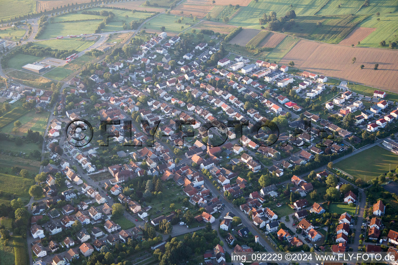 Quartier Grünwettersbach in Karlsruhe dans le département Bade-Wurtemberg, Allemagne d'un drone