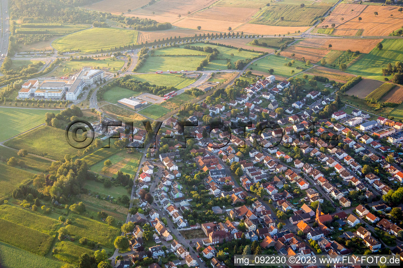 Vue aérienne de Quartier de Grünwettersbach à le quartier Palmbach in Karlsruhe dans le département Bade-Wurtemberg, Allemagne