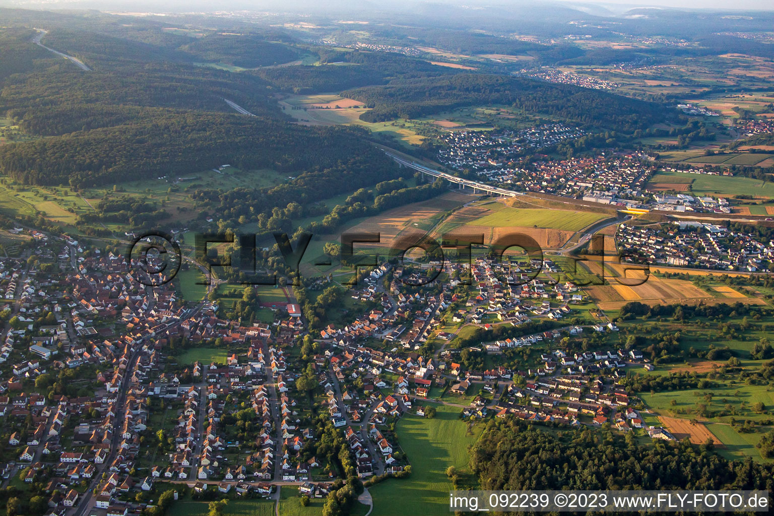 Vue aérienne de B10 à le quartier Wilferdingen in Remchingen dans le département Bade-Wurtemberg, Allemagne