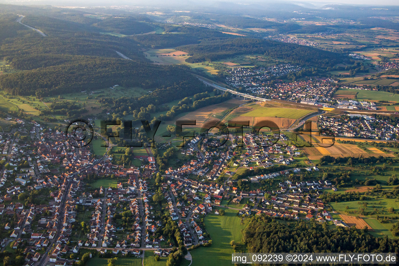 Vue aérienne de B10 à le quartier Wilferdingen in Remchingen dans le département Bade-Wurtemberg, Allemagne