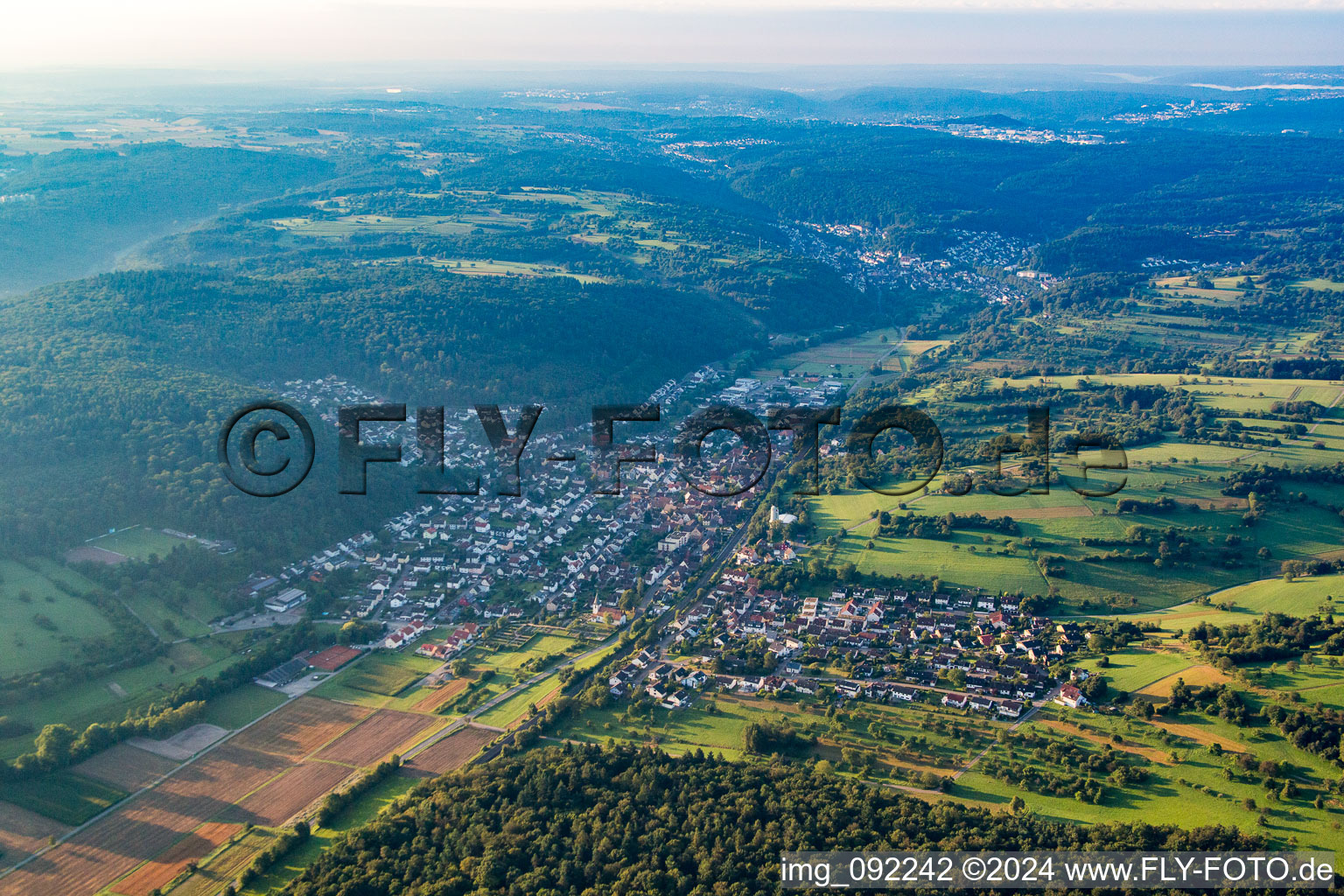 Vue aérienne de Kämpfelbach dans le département Bade-Wurtemberg, Allemagne