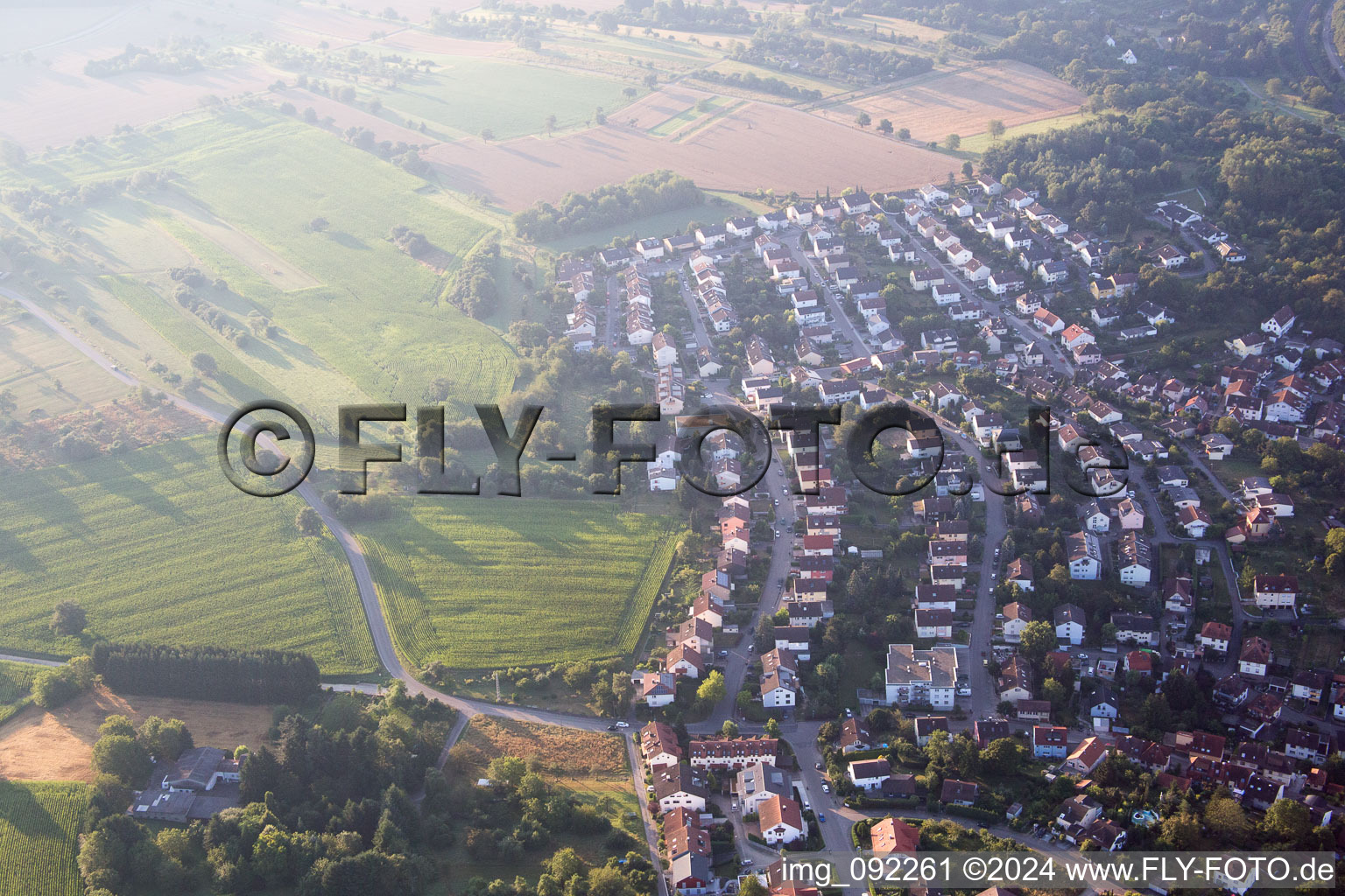 Vue d'oiseau de Ispringen dans le département Bade-Wurtemberg, Allemagne