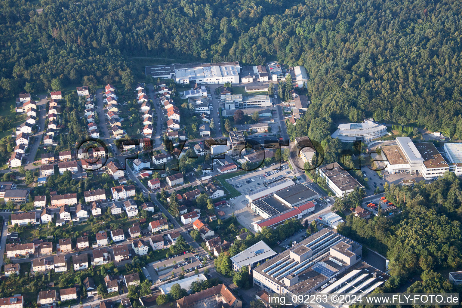 Ispringen dans le département Bade-Wurtemberg, Allemagne vue du ciel