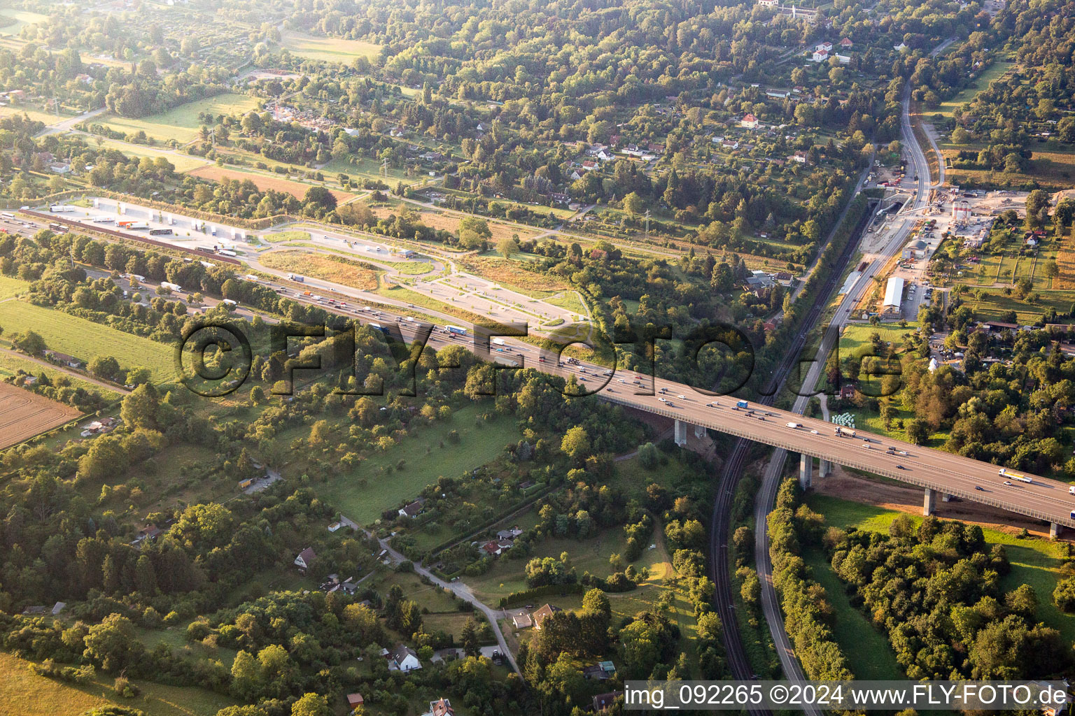 Vue aérienne de Station service d'autoroute à Pforzheim dans le département Bade-Wurtemberg, Allemagne