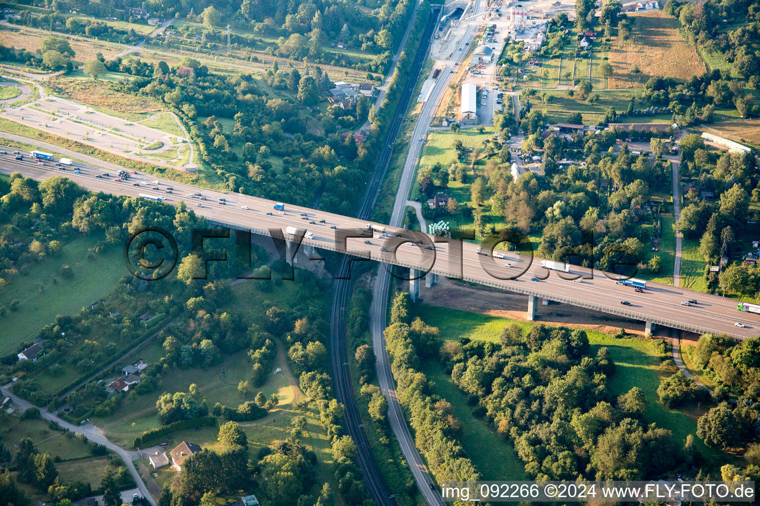 Vue aérienne de Station service d'autoroute à Pforzheim dans le département Bade-Wurtemberg, Allemagne