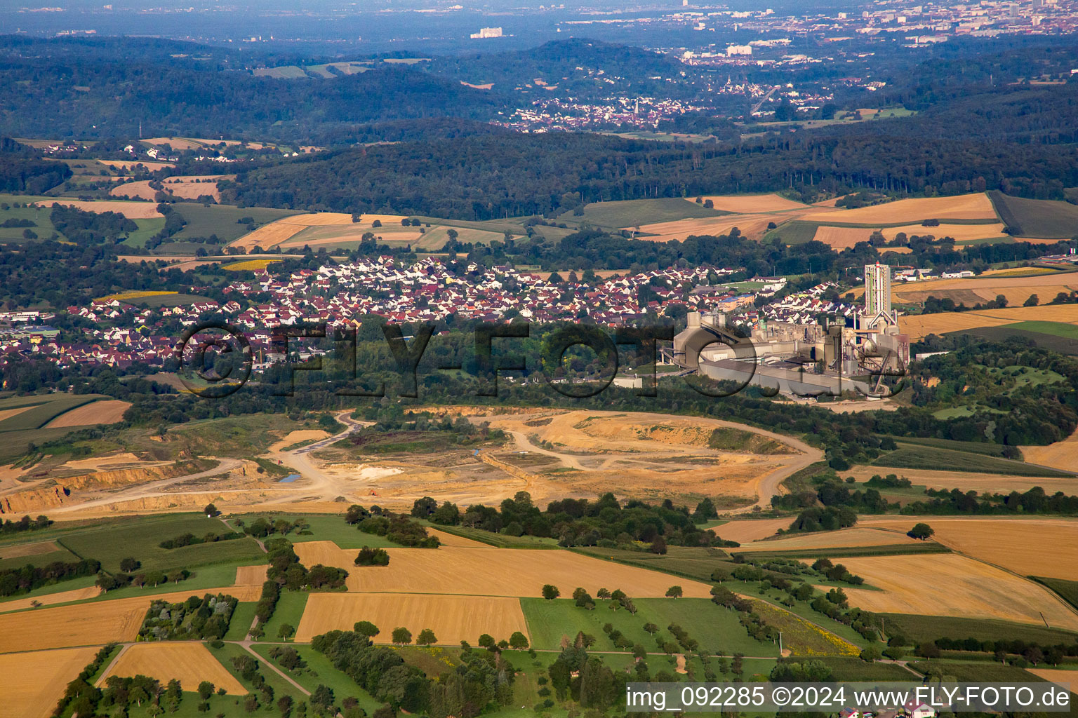 Vue aérienne de Quartier Wössingen in Walzbachtal dans le département Bade-Wurtemberg, Allemagne