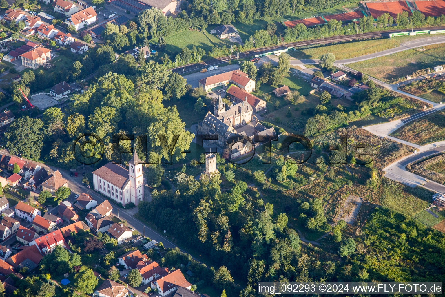 Vue aérienne de Complexe du château Gondelsheim à Gondelsheim dans le département Bade-Wurtemberg, Allemagne