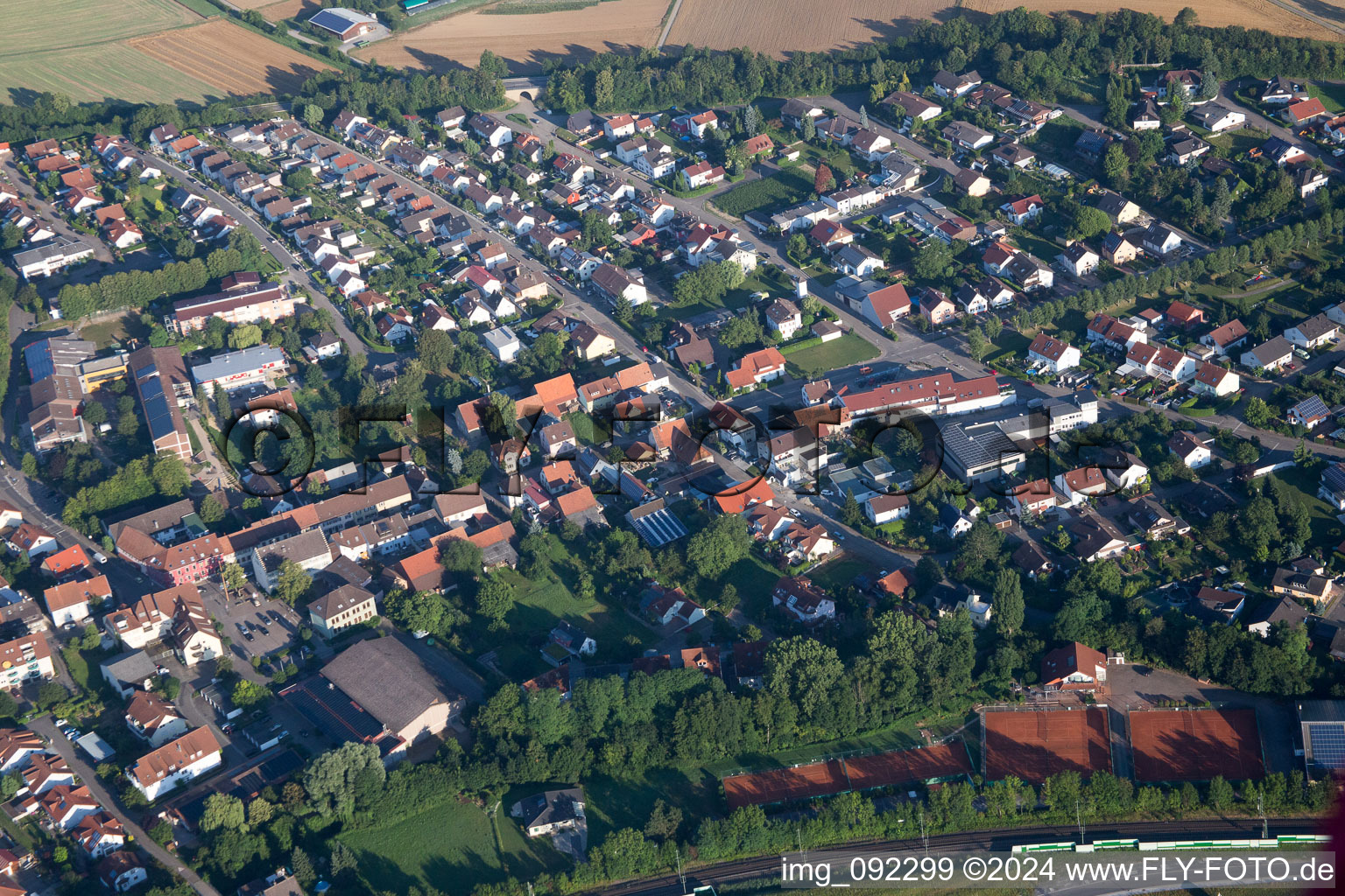 Vue d'oiseau de Gondelsheim dans le département Bade-Wurtemberg, Allemagne