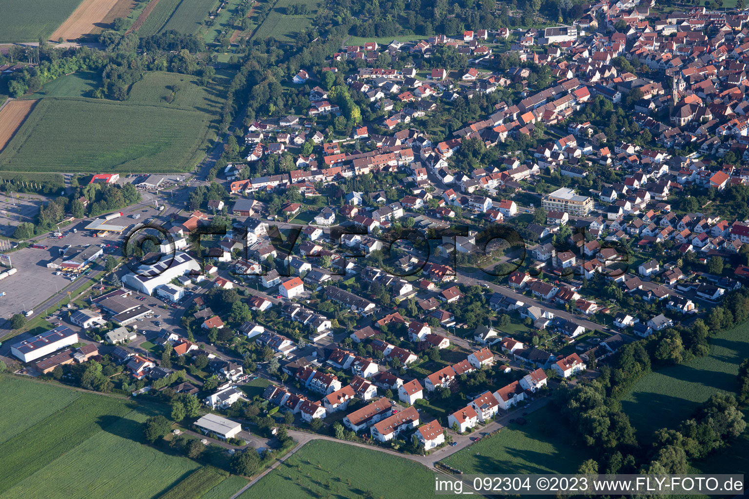 Vue aérienne de Sentier de l'école d'équitation à le quartier Heidelsheim in Bruchsal dans le département Bade-Wurtemberg, Allemagne