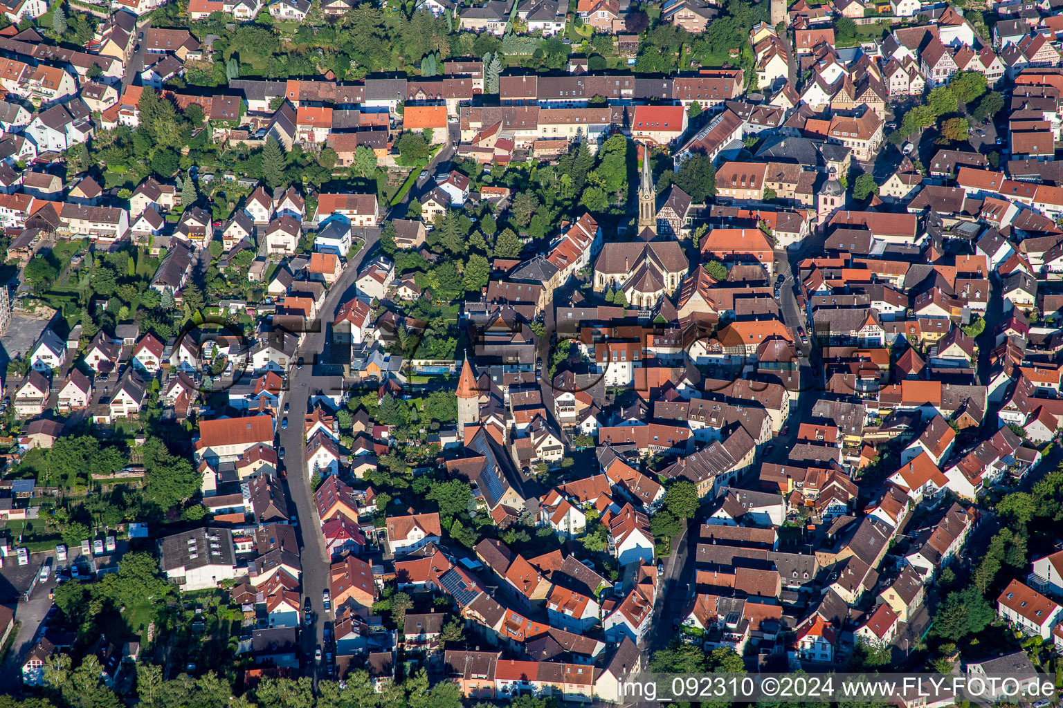 Vue aérienne de Centre ville historique à le quartier Heidelsheim in Bruchsal dans le département Bade-Wurtemberg, Allemagne