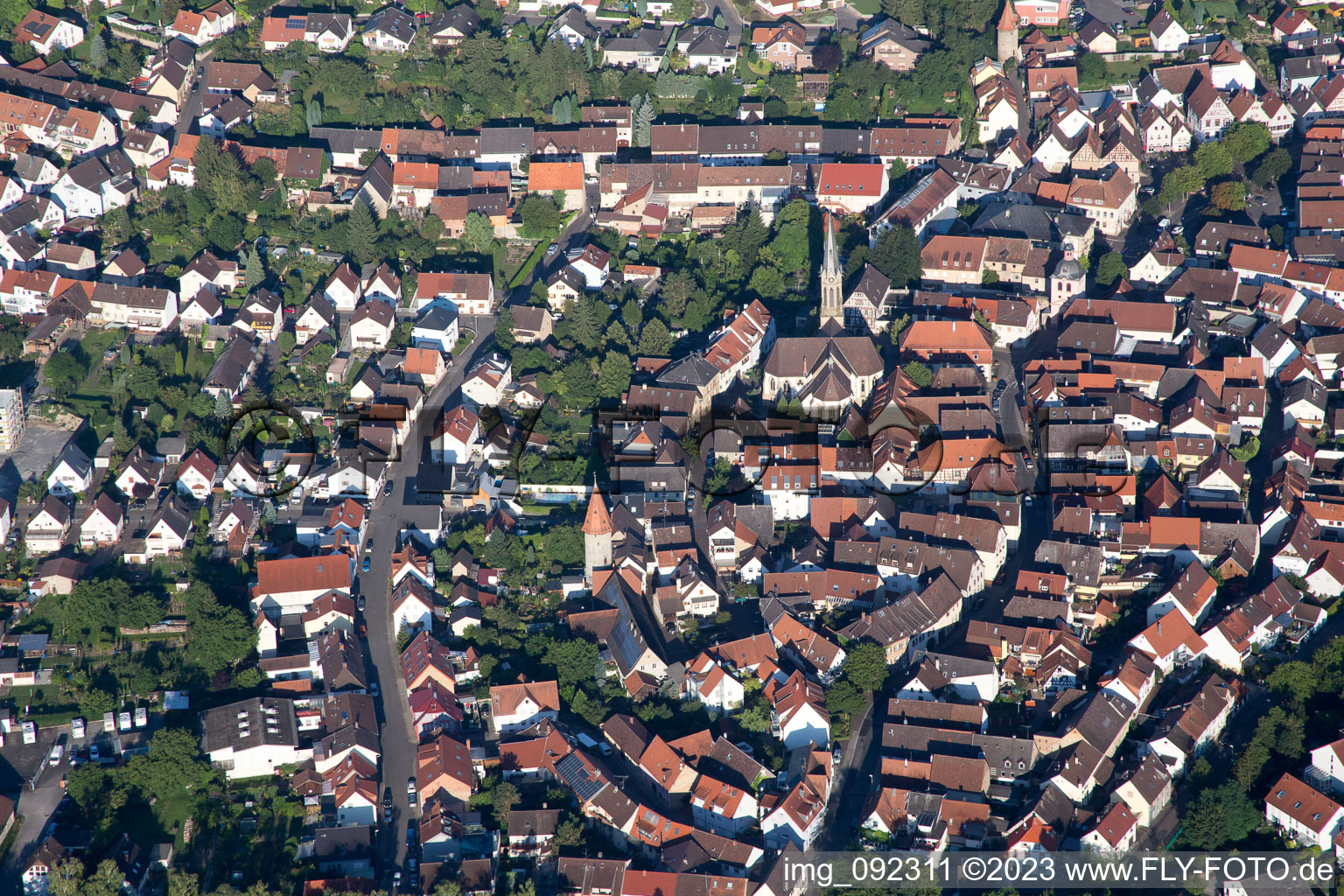 Vue aérienne de Chapelle Saint-Martin dans le centre historique de la ville à le quartier Heidelsheim in Bruchsal dans le département Bade-Wurtemberg, Allemagne