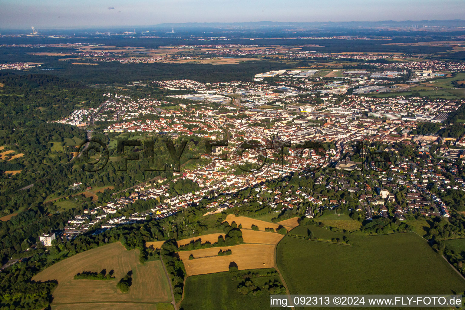 Vue aérienne de Du nord-est à Bruchsal dans le département Bade-Wurtemberg, Allemagne