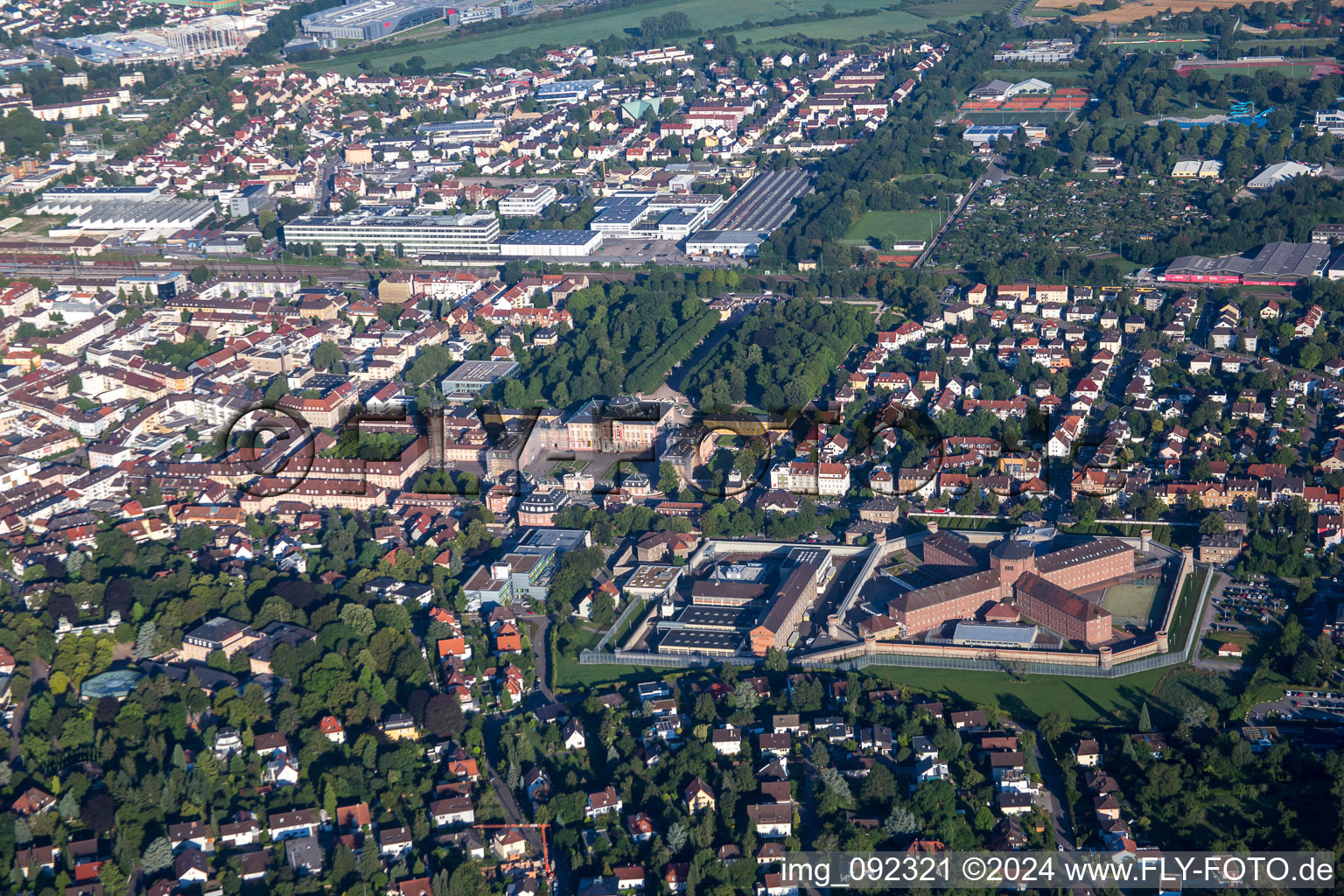 Vue aérienne de Établissement correctionnel de l'Est à Bruchsal dans le département Bade-Wurtemberg, Allemagne